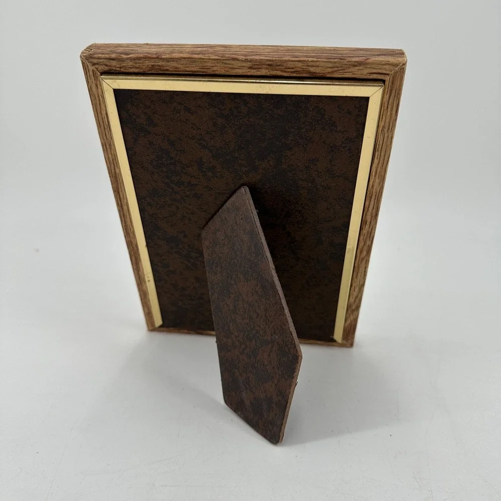 Vintage Rustic Wood Grain‎ Picture Frame 5x7 Gold Tone Trim Tabletop